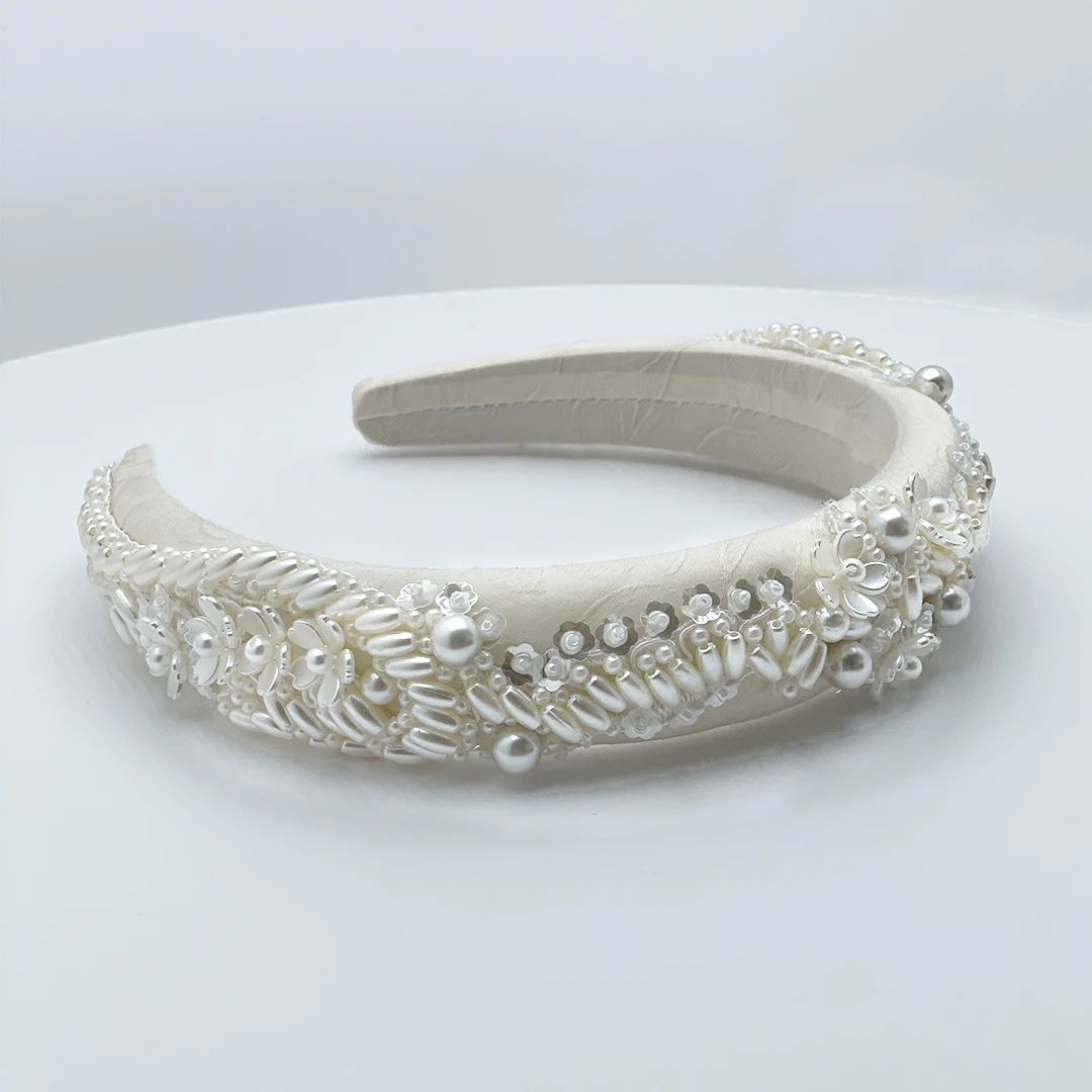 GANDOM – Zarter Stoff-Haarreif mit Perlenbesatz – Bild 4