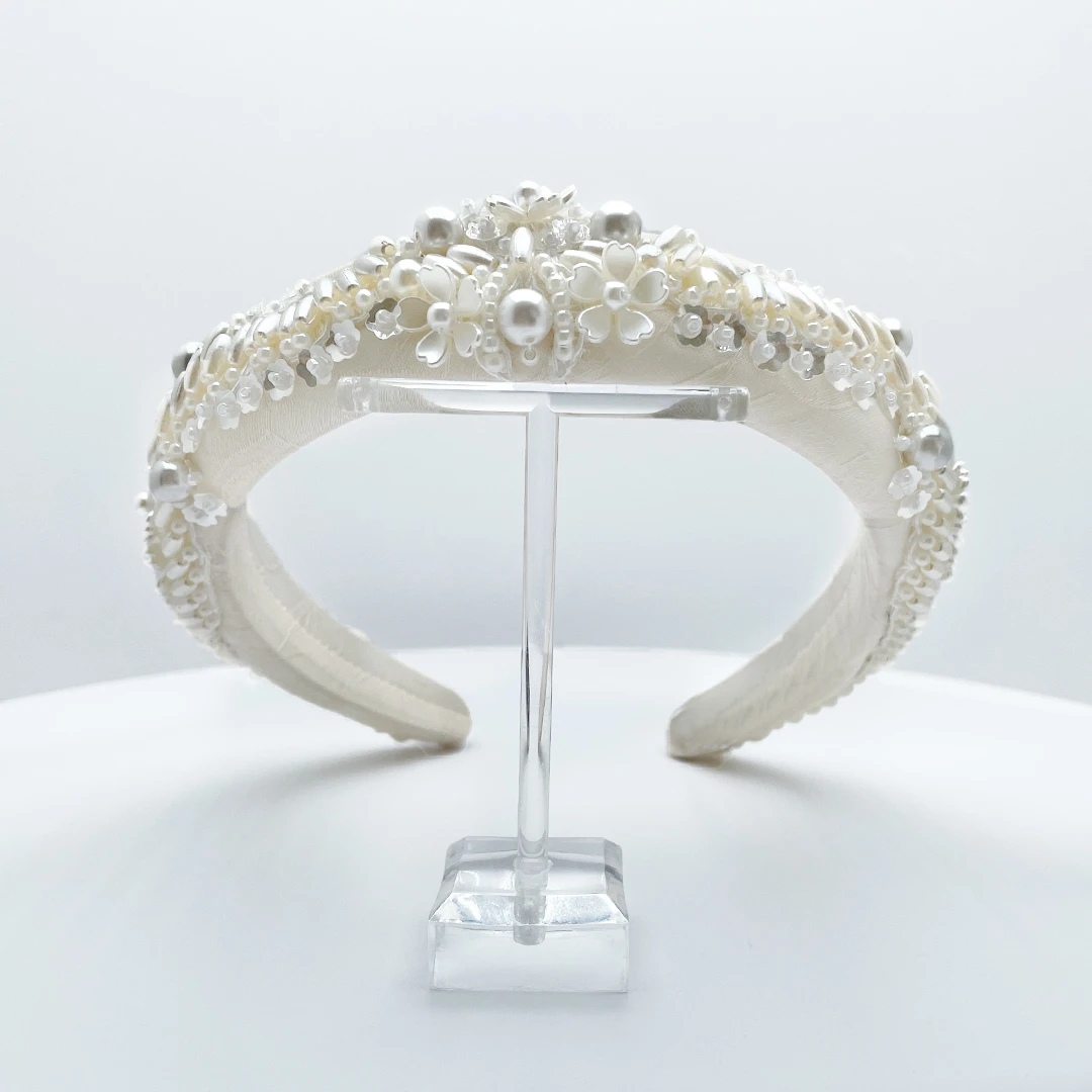 GANDOM – Zarter Stoff-Haarreif mit Perlenbesatz – Bild 2