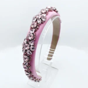 HOSNA – Schmaler Haarreif mit rosa Strass und zartem Glanz