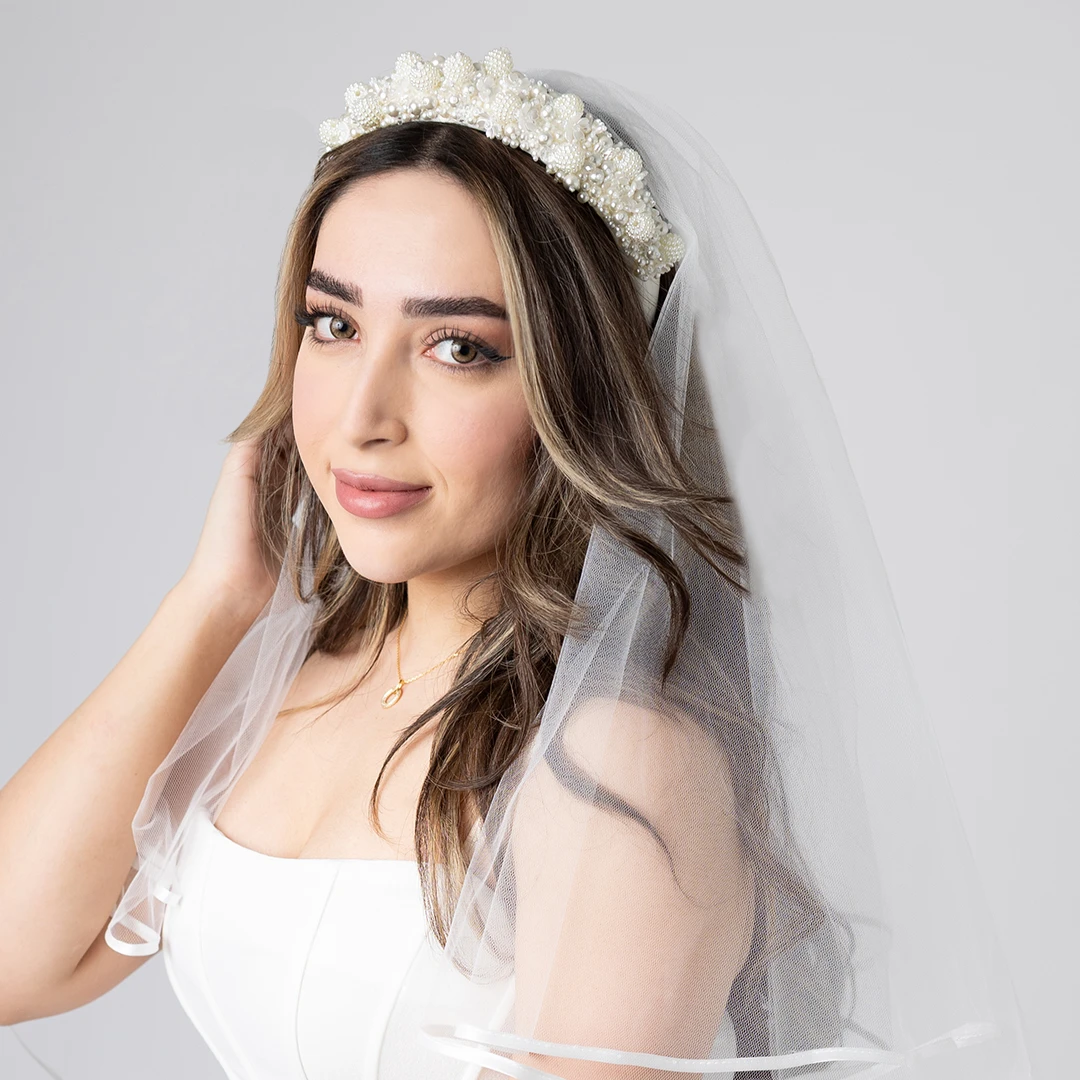 TAJ - Hoch gepolstert in Beige mit Perlen & Blumen – Bild 2