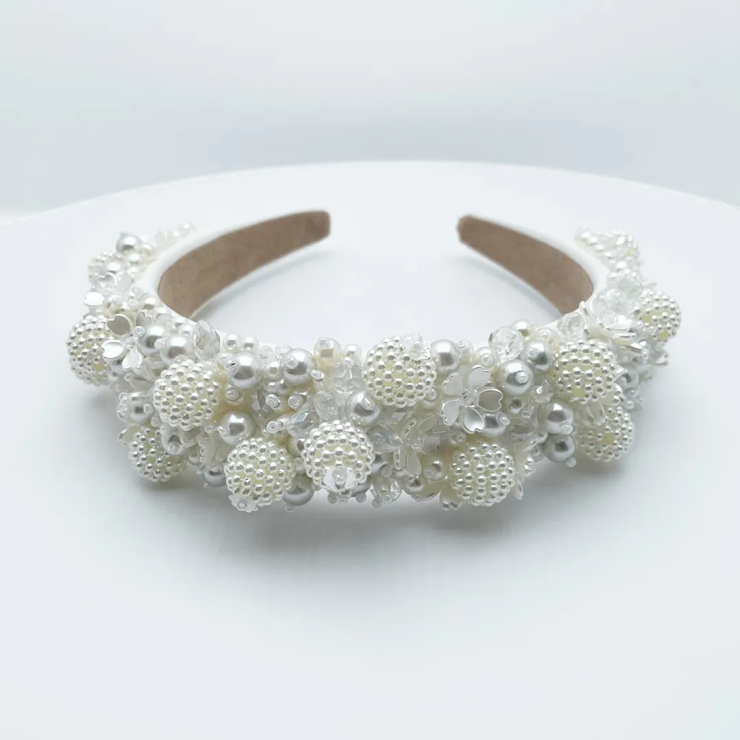 TAJ - Hoch gepolstert in Beige mit Perlen & Blumen – Bild 4