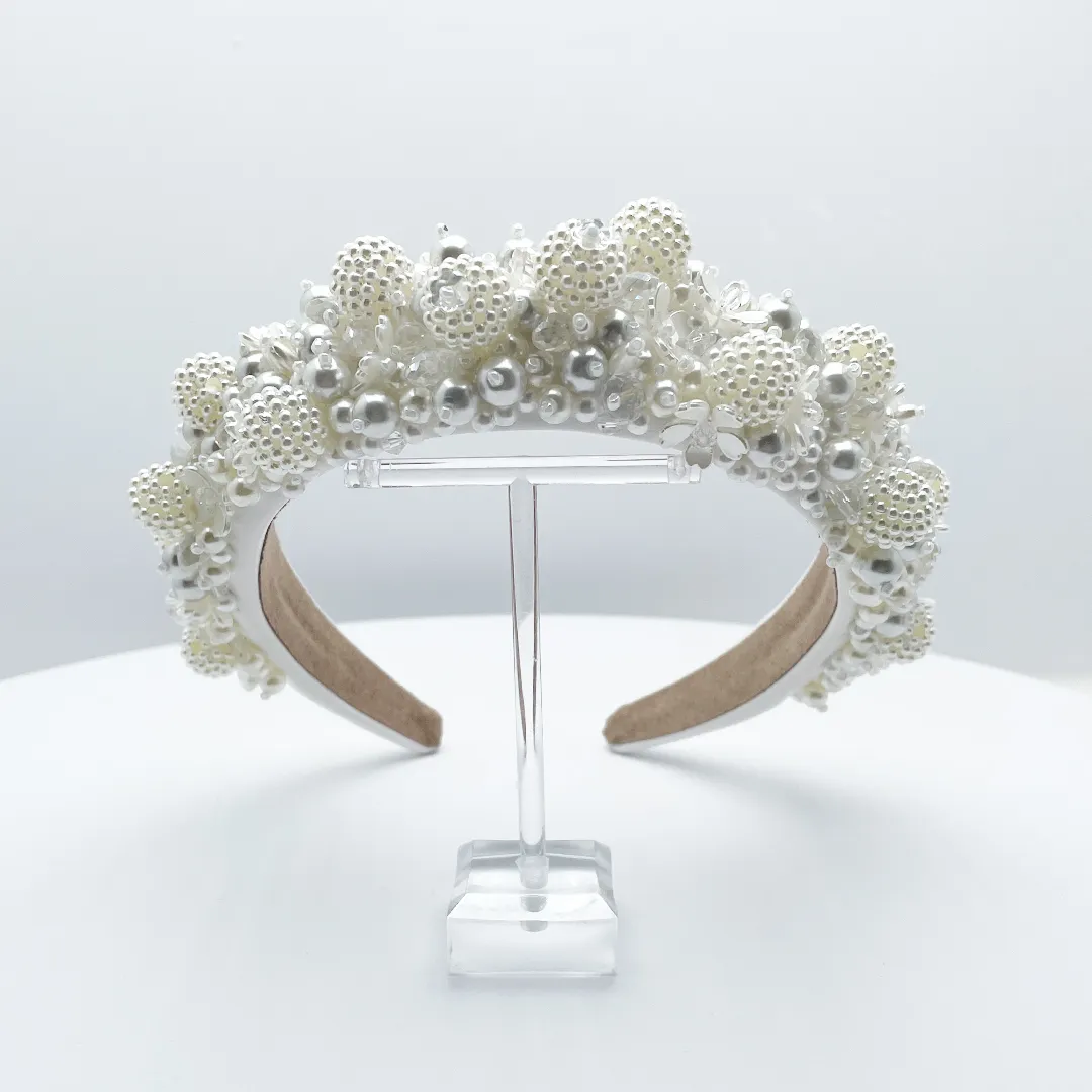 TAJ - Hoch gepolstert in Beige mit Perlen & Blumen – Bild 5