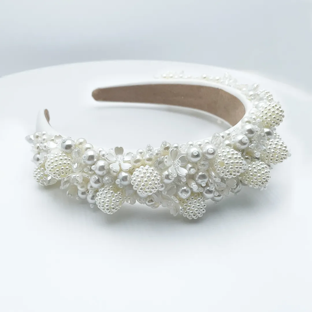 TAJ - Hoch gepolstert in Beige mit Perlen & Blumen – Bild 3