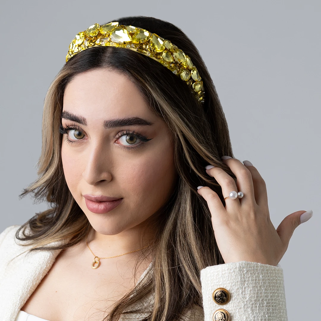 ZITRINA – Sonniger Satin-Haarreif mit leuchtenden Strassdetails – Bild 3