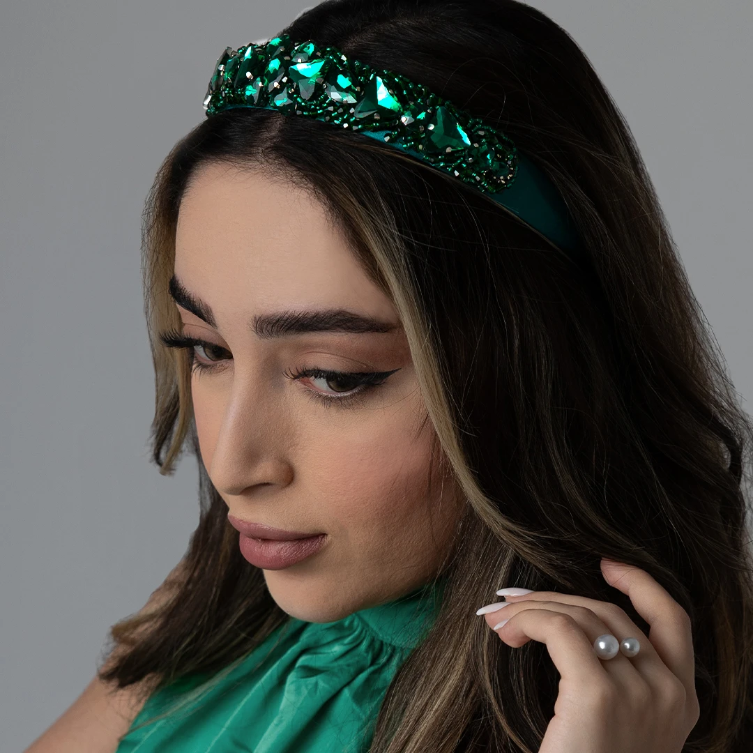 MAHAK – Flacher Satin-Haarreifen mit edler Perlenverzierung – Bild 4