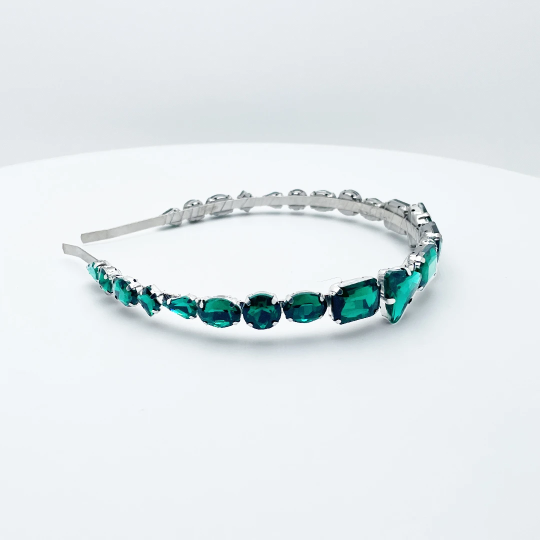 SERWIN - Metall-Haarreif mit grünen Strasssteinen – Bild 3