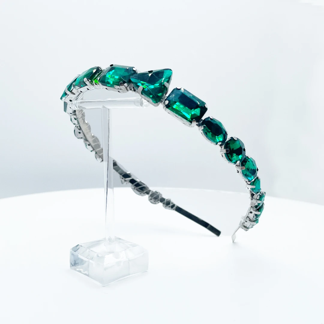 SERWIN - Metall-Haarreif mit grünen Strasssteinen – Bild 4